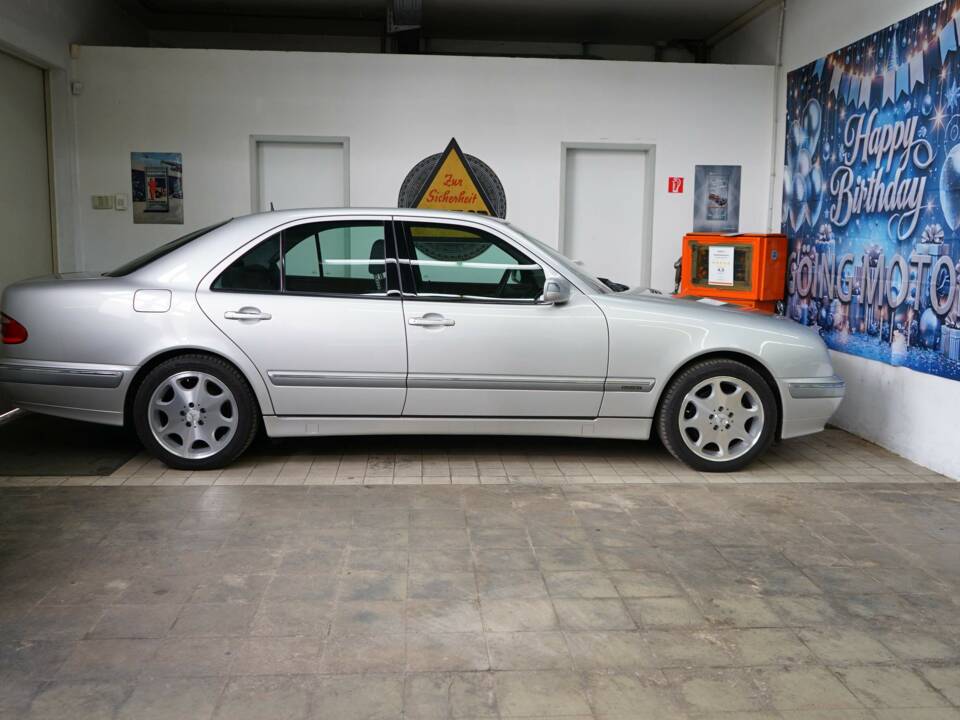 Immagine 37/39 di Mercedes-Benz E 200 Kompressor (2001)