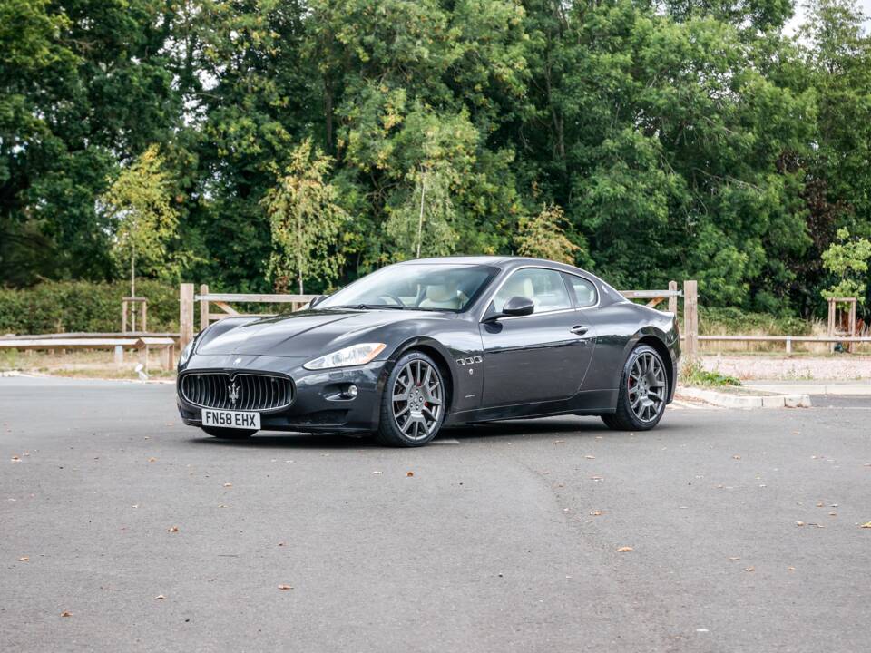 Image 10/43 of Maserati GranTurismo 4.2 (2008)