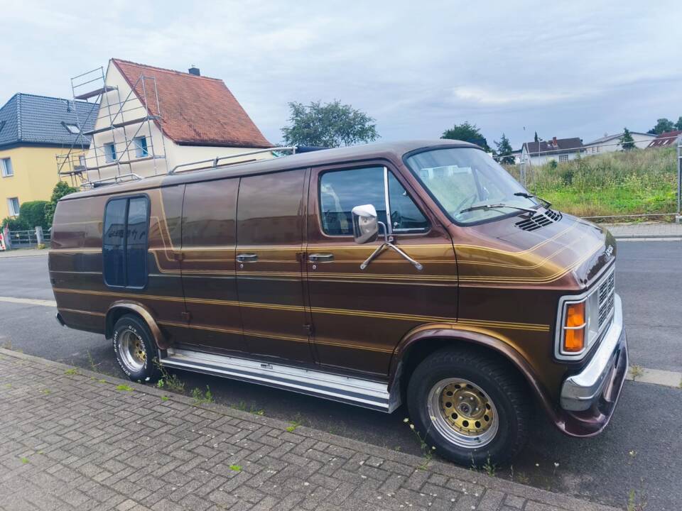 Immagine 6/143 di Dodge B 200 Sportsman (1978)