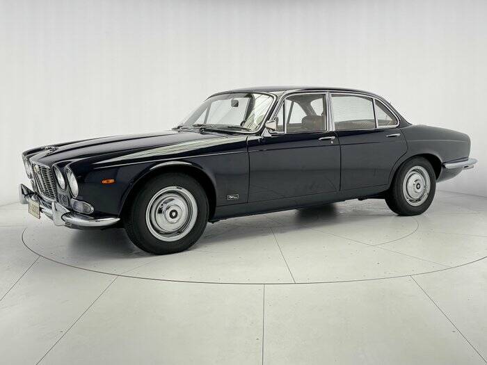 Image 2/7 de Jaguar XJ 6 2.8 (1971)