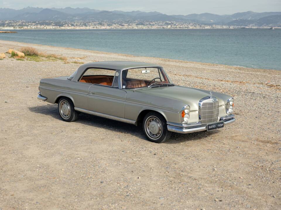 Afbeelding 1/13 van Mercedes-Benz 300 SE (1963)