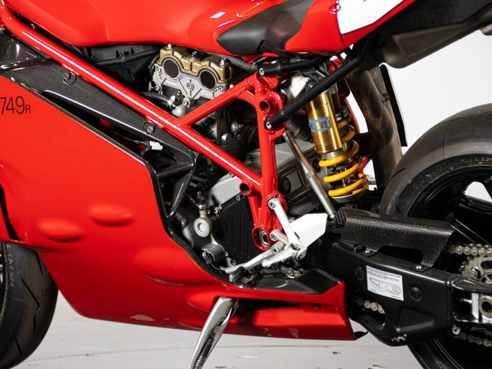 Image 13/50 of Ducati DUMMY (2004)