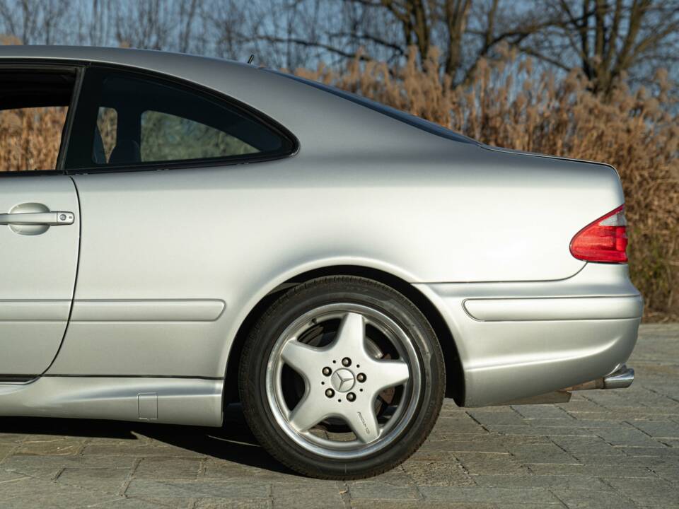 Bild 18/50 von Mercedes-Benz CLK 55 AMG (2000)