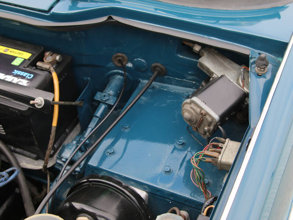 Image 30/72 of Triumph TR 250 (1968)