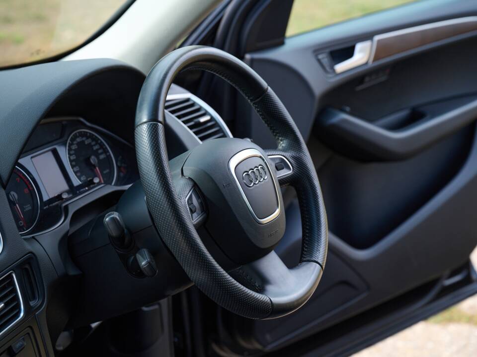 Bild 27/50 von Audi Q5 3.2 FSI (2013)