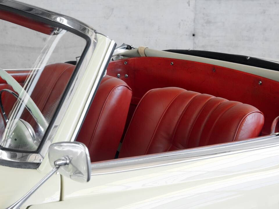Image 33/50 de Mercedes-Benz 190 SL (1960)