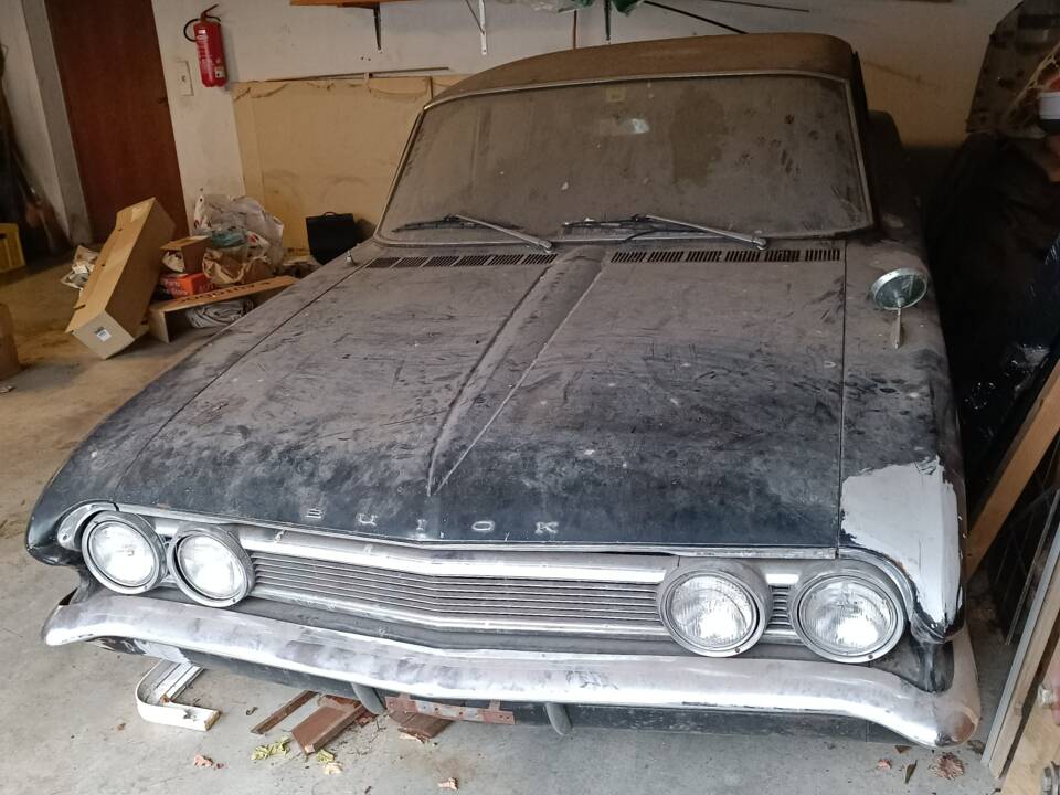 Image 3/18 of Buick Special V6 (1961)