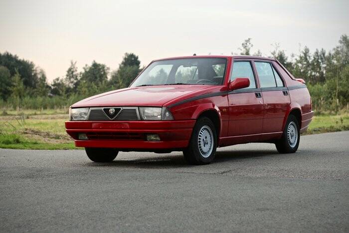 Imagen 3/7 de Alfa Romeo 75 1.8 (1988)