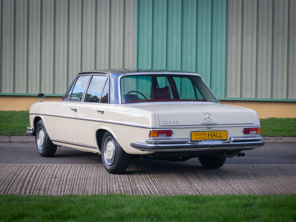 Image 5/34 de Mercedes-Benz 280 SE (1969)