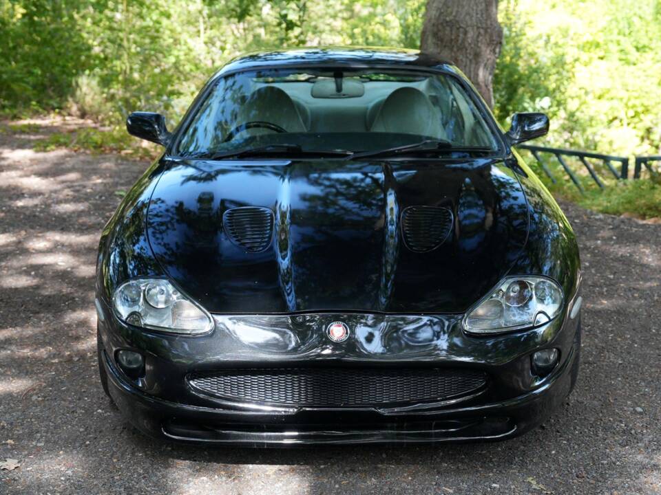 Image 6/50 of Jaguar XKR (1998)