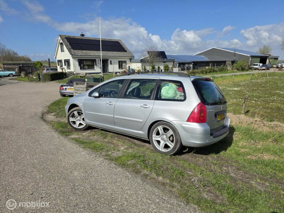 Bild 3/13 von Peugeot 307 CC 2.0i (2003)