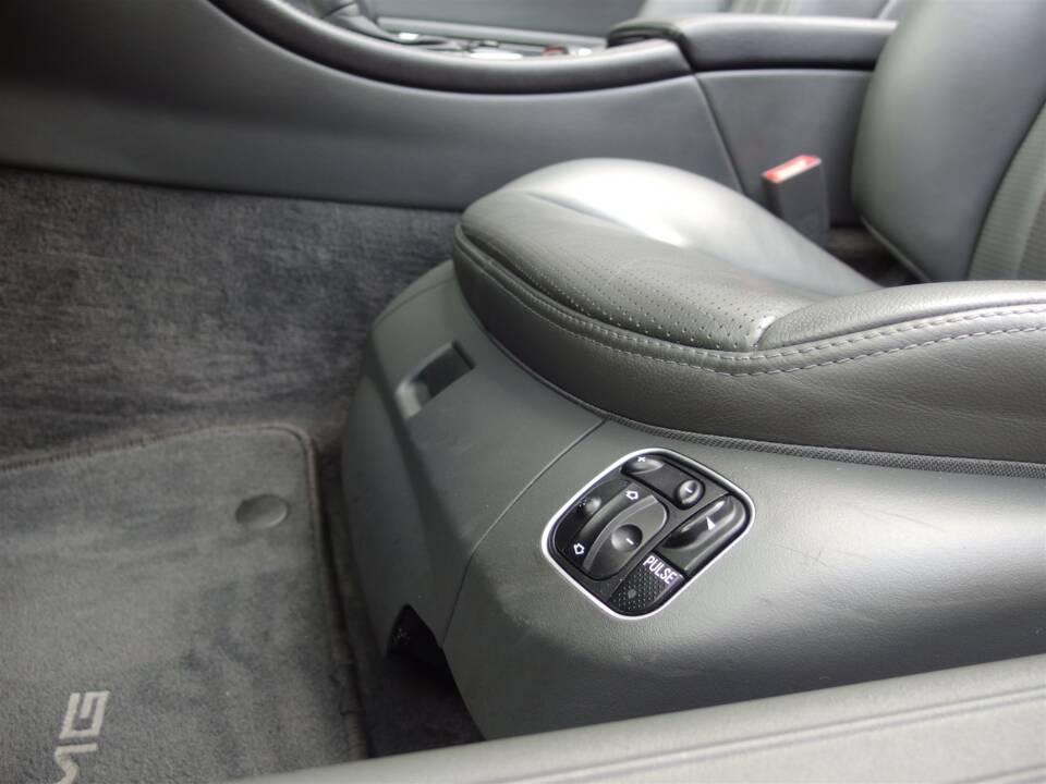 Image 50/97 de Mercedes-Benz SL 55 AMG (2003)