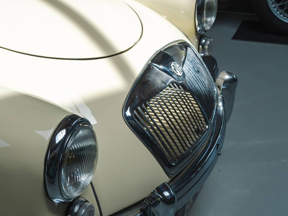 Image 2/22 of MG MGA 1600 (1960)