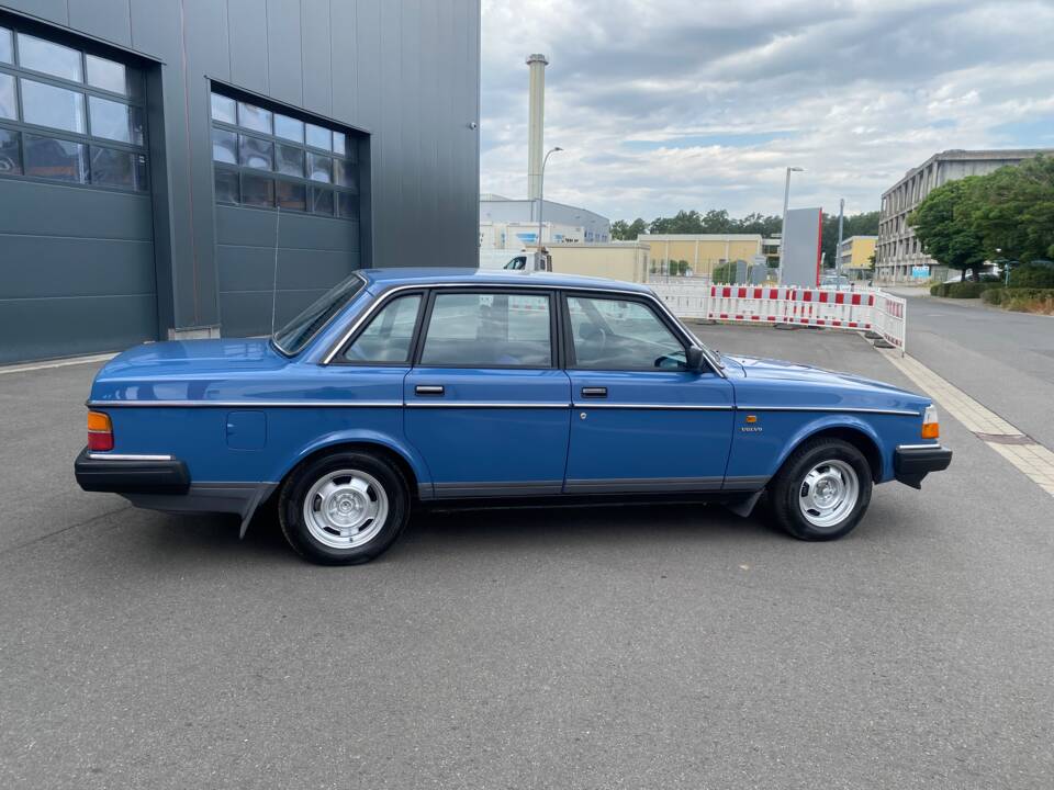 Imagen 7/13 de Volvo 240 (1988)