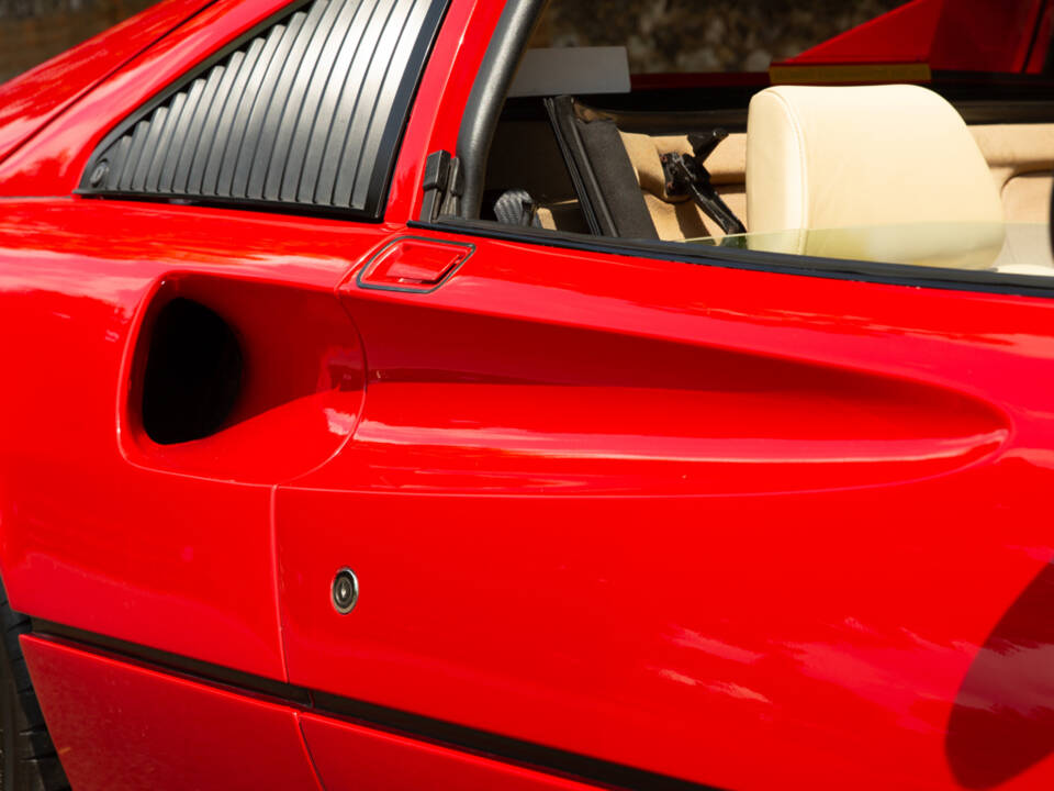 Immagine 38/49 di Ferrari 328 GTS (1988)