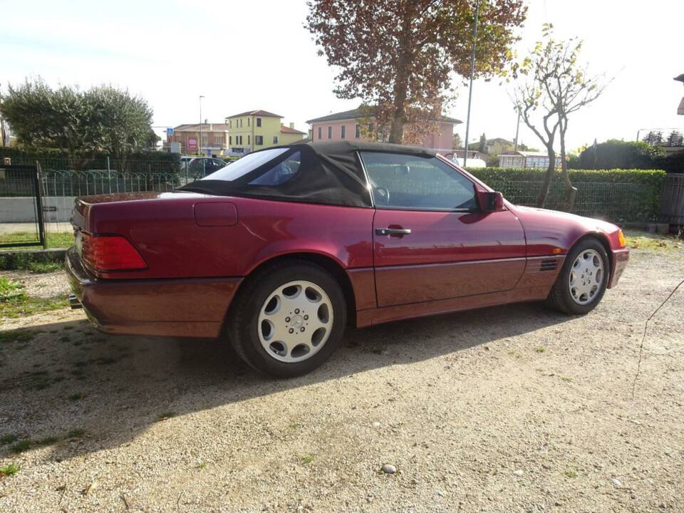 Afbeelding 13/45 van Mercedes-Benz 500 SL (1991)