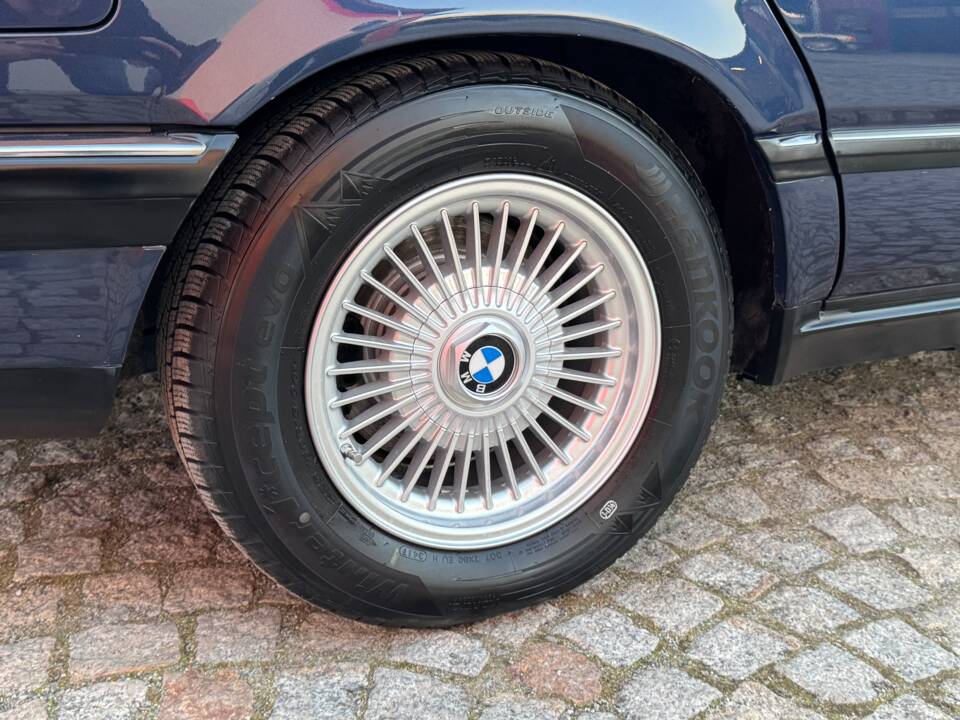 Immagine 85/99 di BMW 735i (1988)
