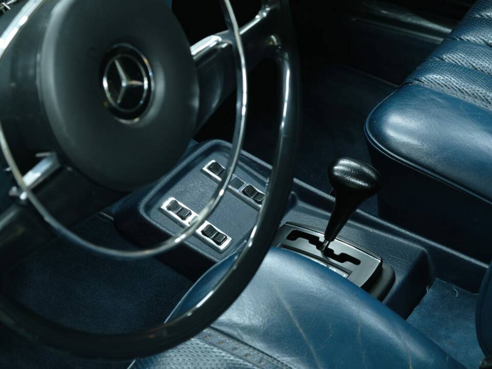 Image 27/50 of Mercedes-Benz 300 SEL 3.5 (1972)