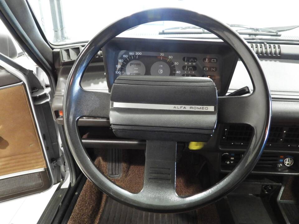 Image 7/15 of Alfa Romeo Giulietta 1.8 (1980)