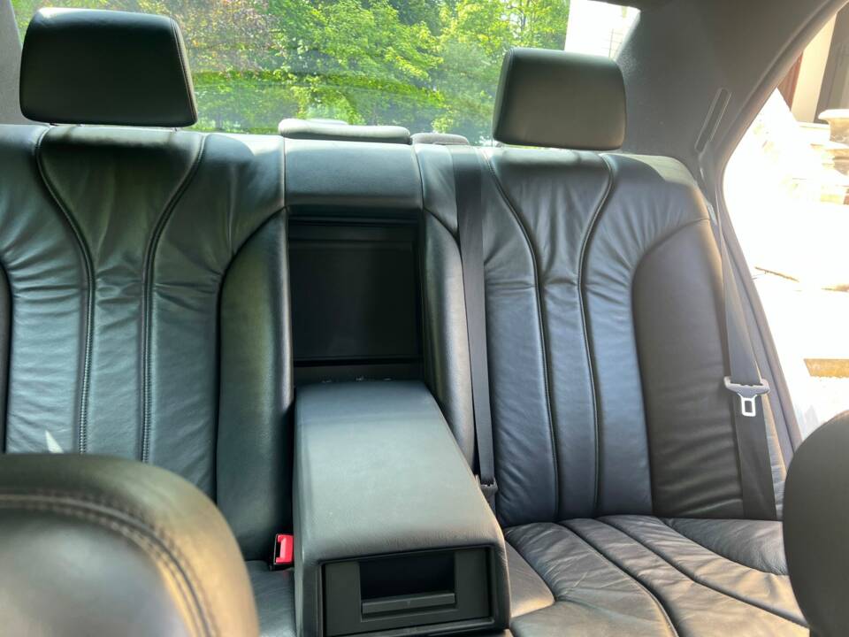 Image 4/4 of Mercedes-Benz E 55 AMG (1998)