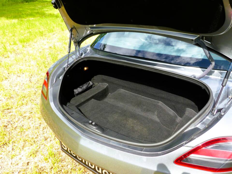 Mercedes-Benz SLS AMG  Coupé Flügeltürer alubeam silver (MB 047) 2010