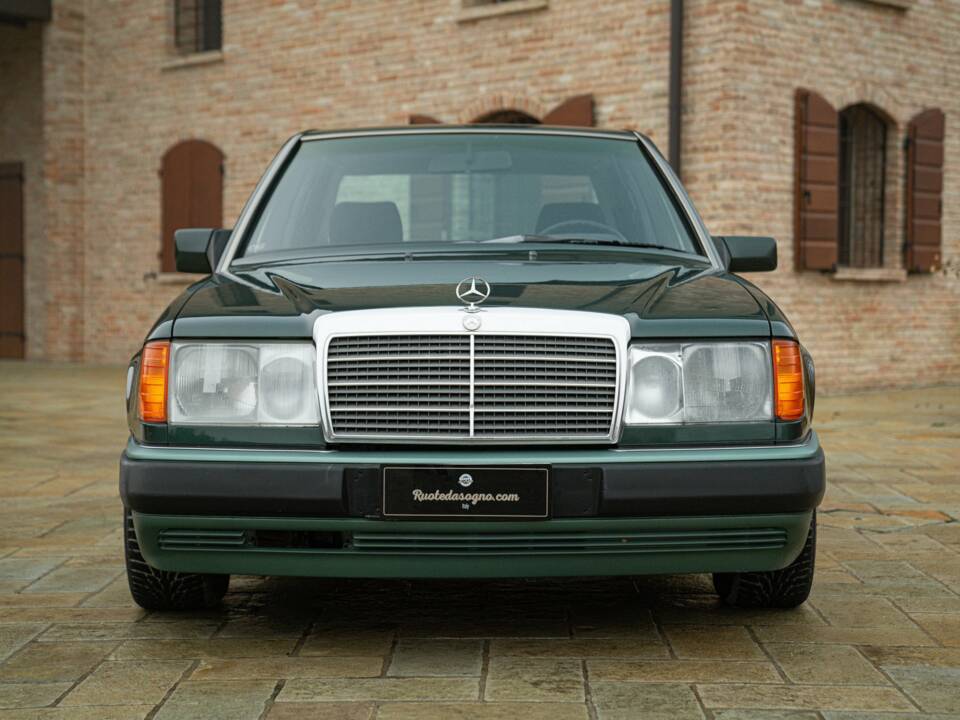 Bild 3/50 von Mercedes-Benz 200 D (1990)