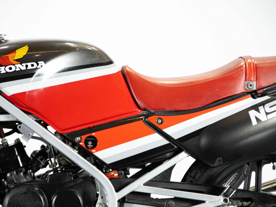 Image 23/50 of Honda NS 125F (1985)