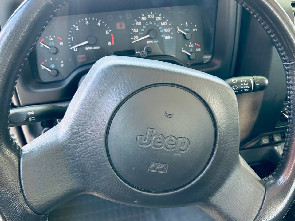 Image 22/28 of Jeep Wrangler Sport Hardtop 2.5 (1998)