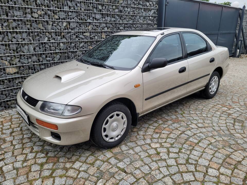 Image 1/4 de Mazda 323S 1.7 Turbodiesel (1995)
