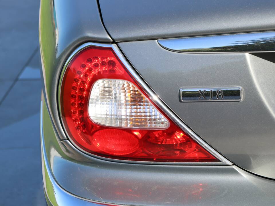 Image 13/50 of Jaguar XJ 8 4.2 (2004)
