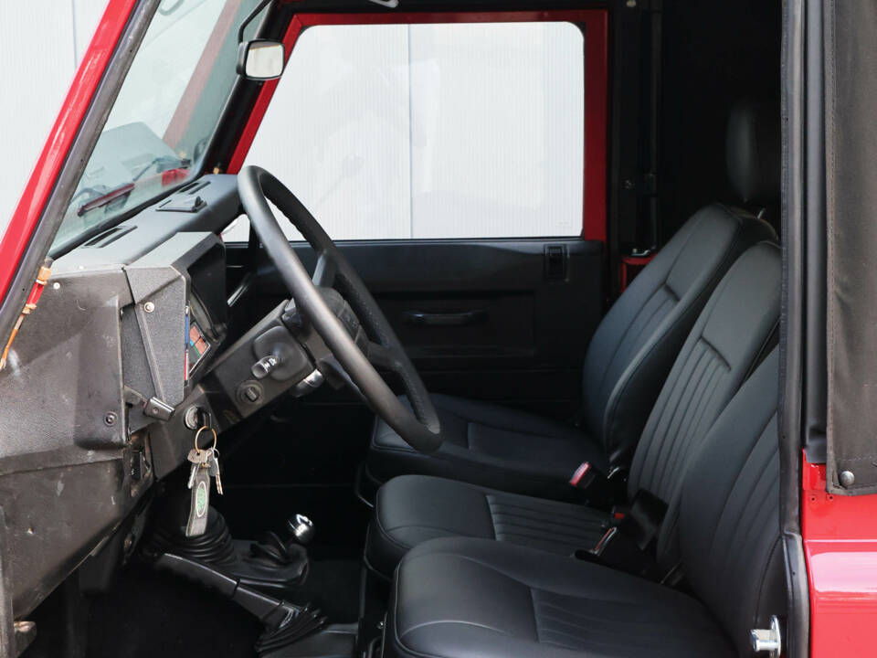 Image 32/38 of Land Rover 110 (1989)