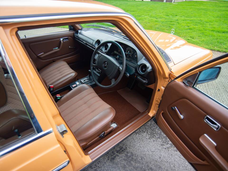 Image 9/32 of Mercedes-Benz 250 (1978)