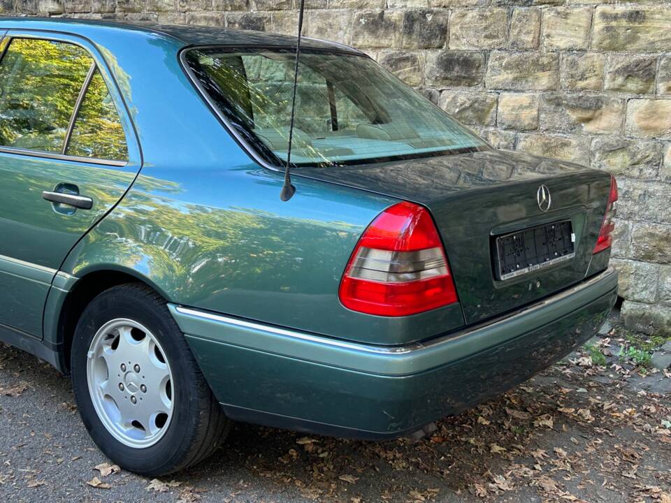 Image 4/10 of Mercedes-Benz C 280 (1993)