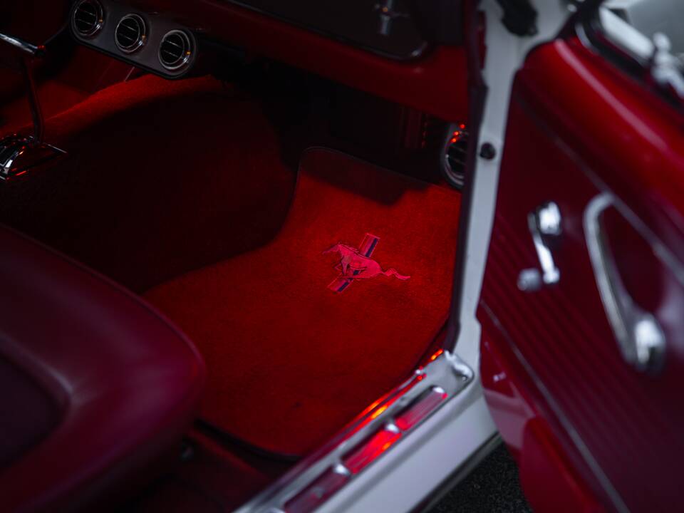 Image 28/53 of Ford Mustang 200 (1966)