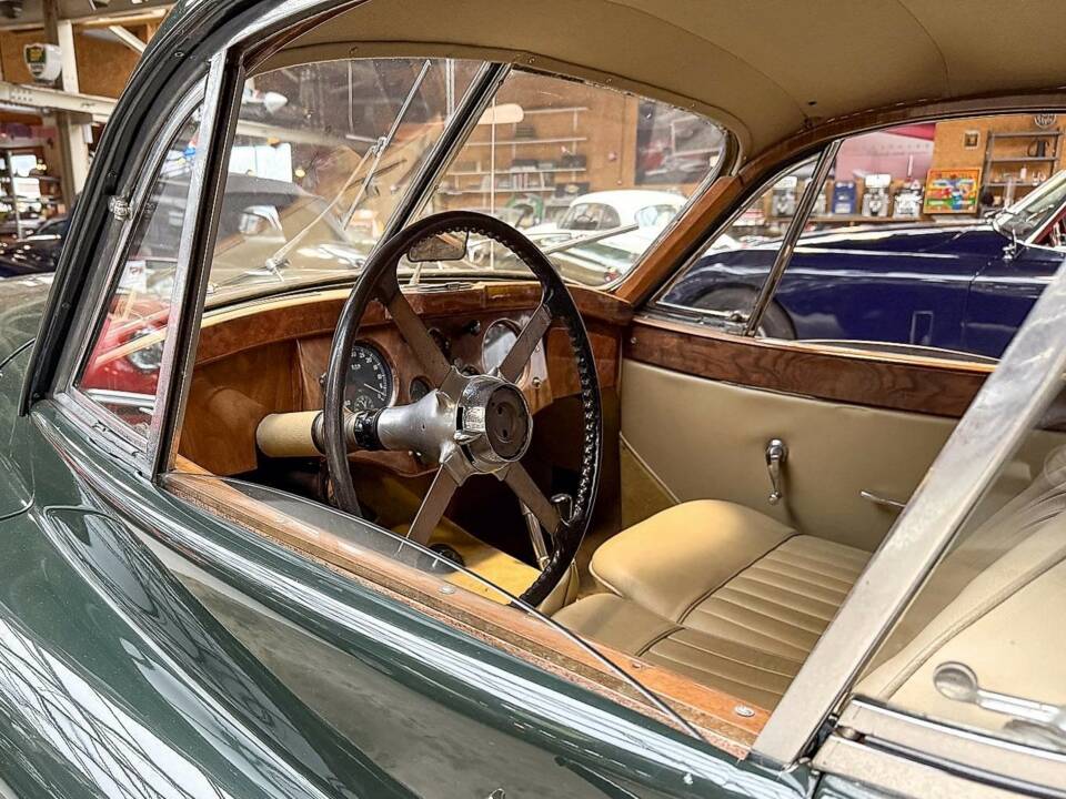 Image 4/28 of Jaguar XK 120 FHC (1953)