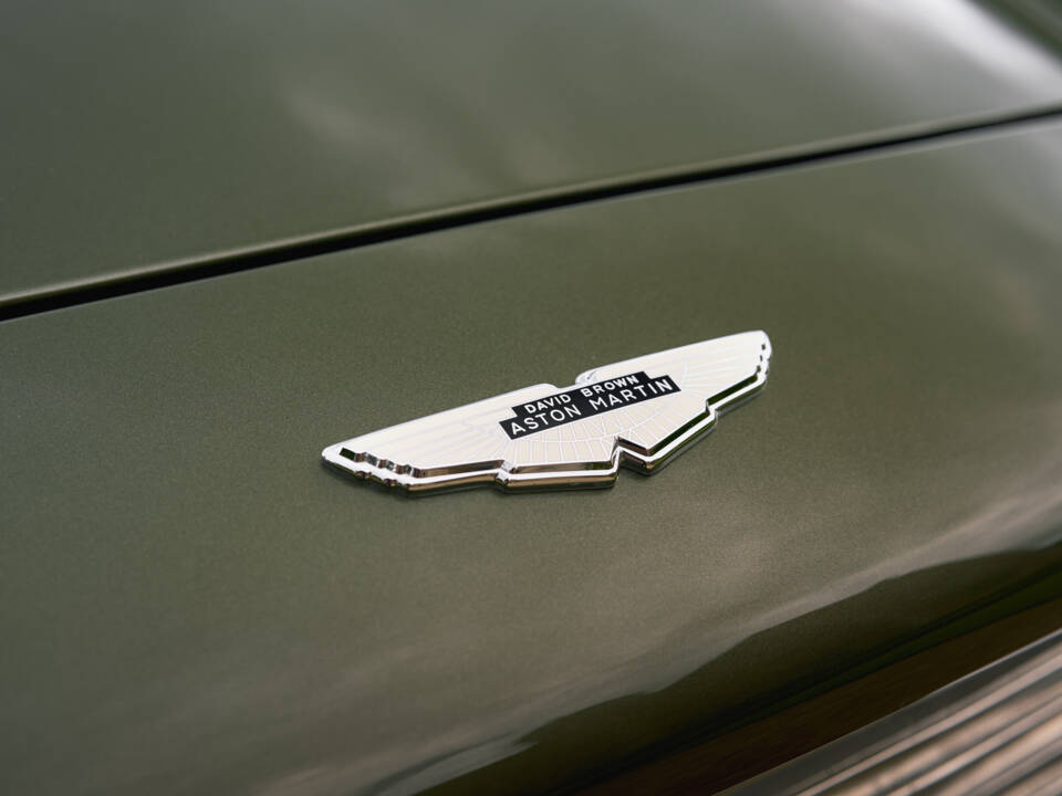 Image 8/28 of Aston Martin DB 6 Mk II (1970)