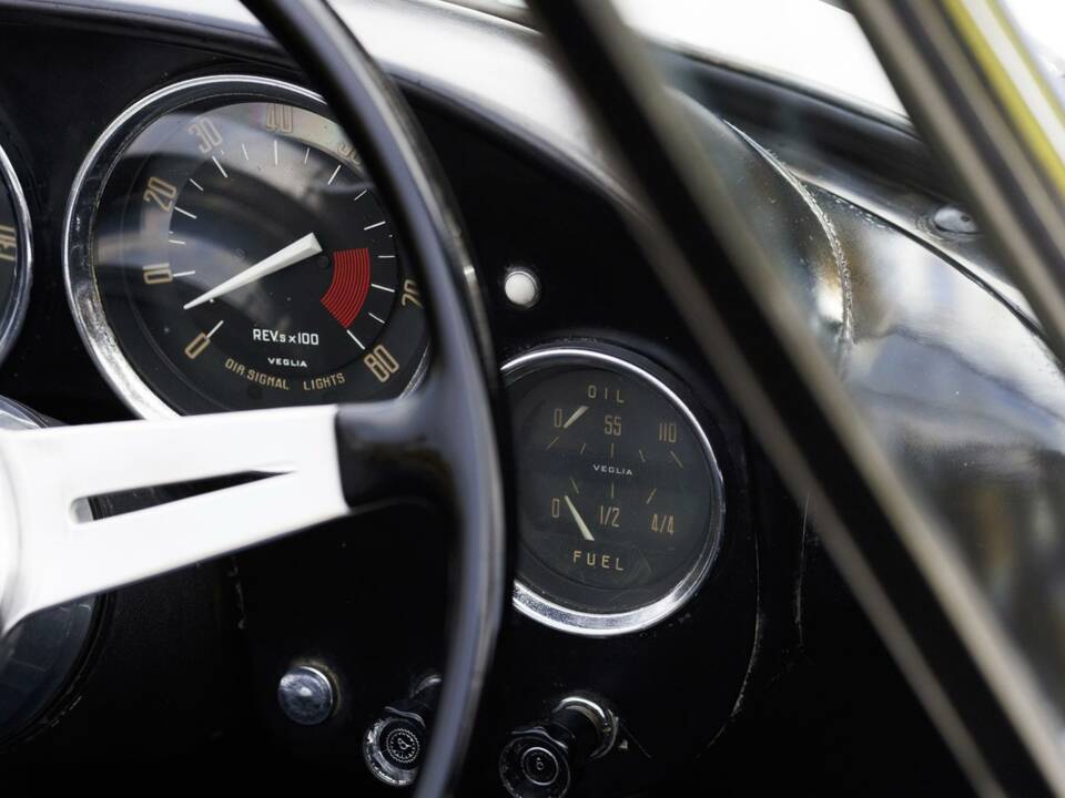 Image 40/50 of Alfa Romeo 2600 Spider (1964)