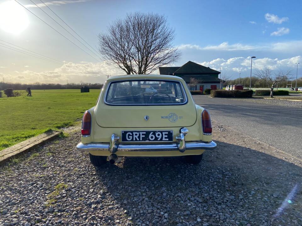 Image 5/20 of MG MGB GT (1967)