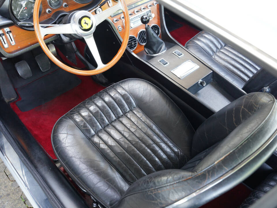 Image 46/50 of Ferrari 365 GT 2+2 (1970)