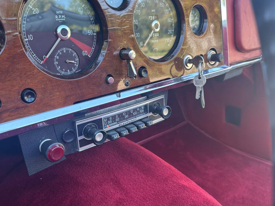 Immagine 16/24 di Jaguar XK 150 3.4 S DHC (1958)