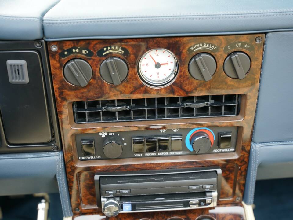 Bild 37/50 von Aston Martin V8 Zagato Vantage Volante (1990)