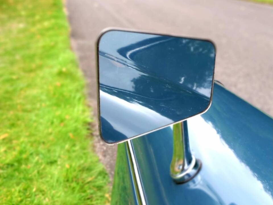 Image 45/93 of Triumph Herald 1200 (1964)