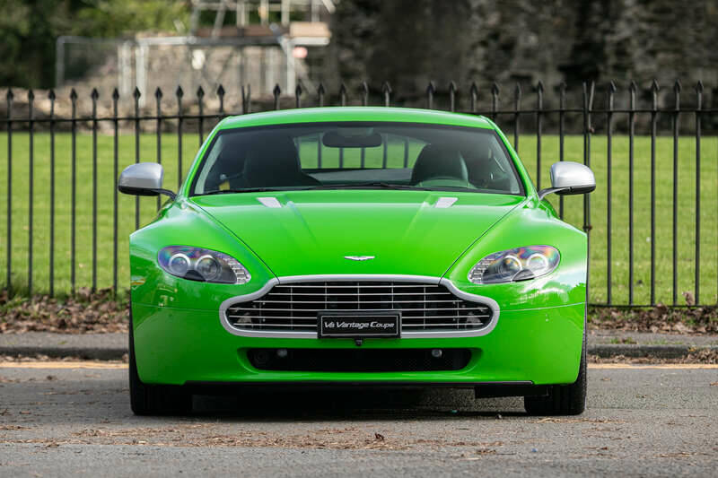 Immagine 6/43 di Aston Martin V8 Vantage (2010)