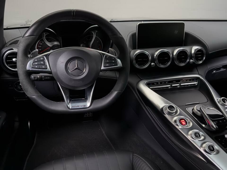 Image 19/29 of Mercedes-AMG GT-S (2015)