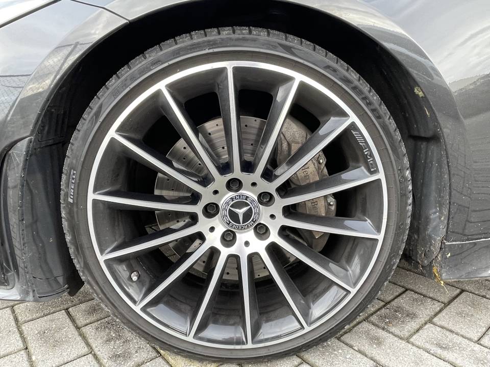 Image 36/38 of Mercedes-Benz CLS 300 d (2020)