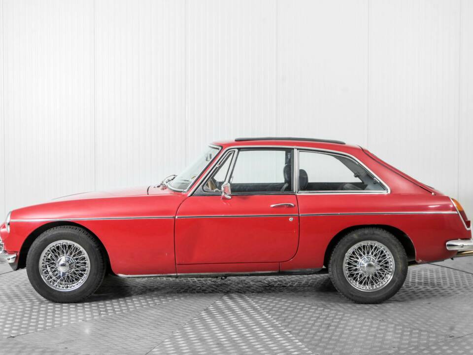 Image 9/50 of MG MGB GT (1967)