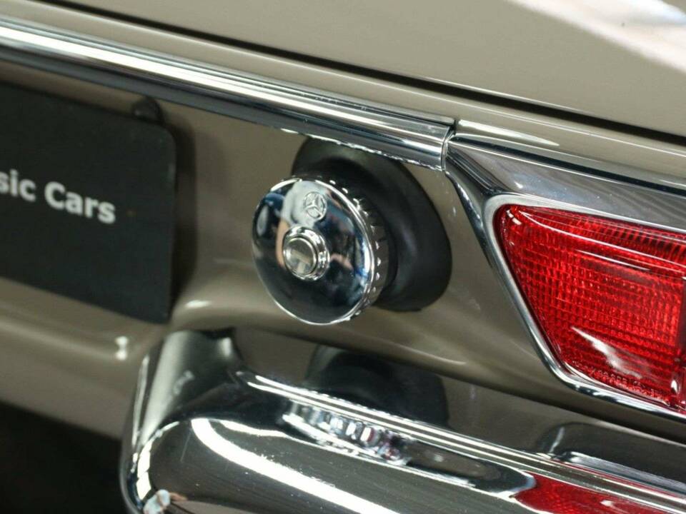 Image 44/50 de Mercedes-Benz 280 SL (1970)