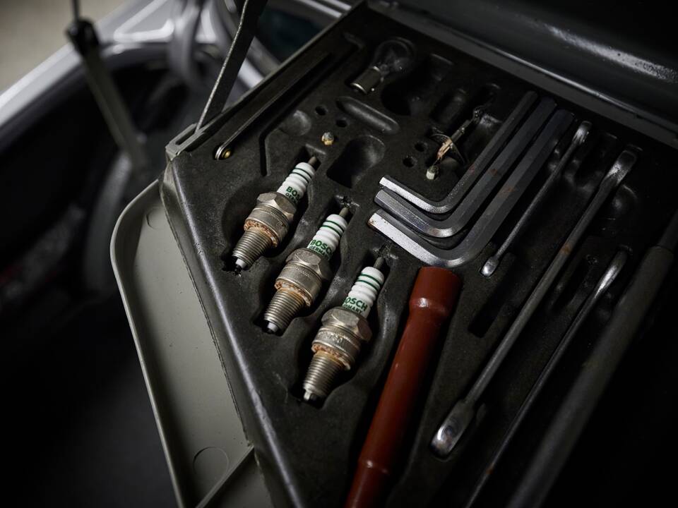 Image 62/100 of BMW 3.0 CSi (1973)