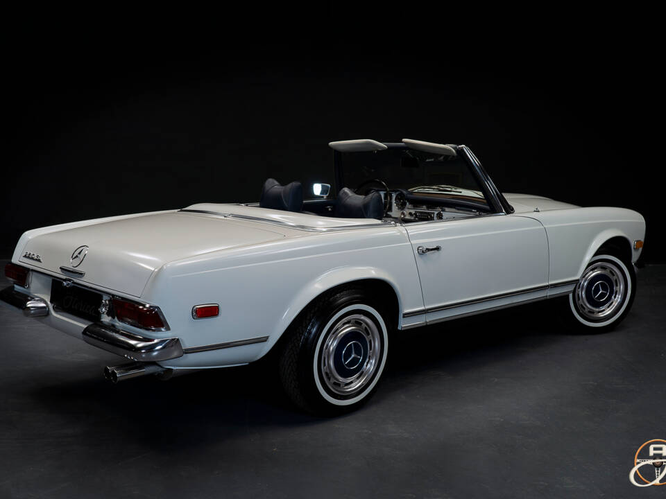 Image 5/23 of Mercedes-Benz 280 SL (1968)