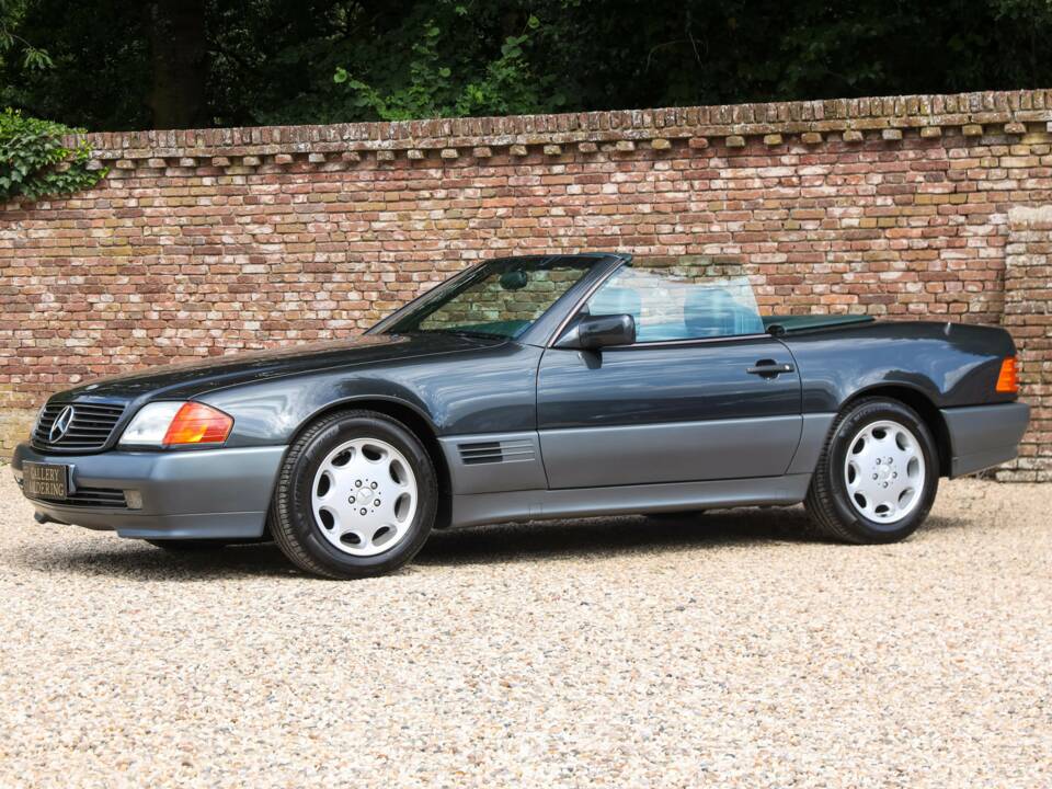 Image 18/50 of Mercedes-Benz 500 SL (1992)